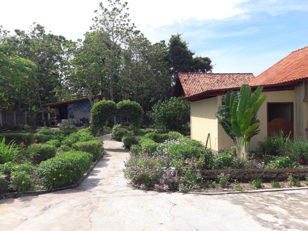 Marind Dive Eco Resort Waha Exterior photo